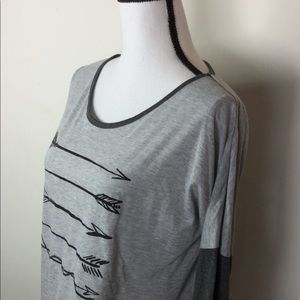 2 KUHL Gray tee shirt with arrows Cotton/Poly Sz L